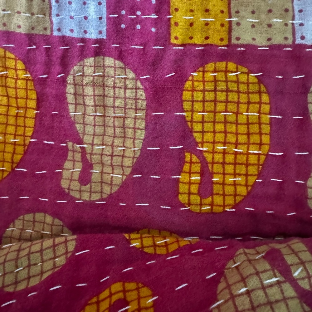Kantha pink red hues with yellow green flowers Vintage ThrowQuilt handmade India - Picture 7 of 10